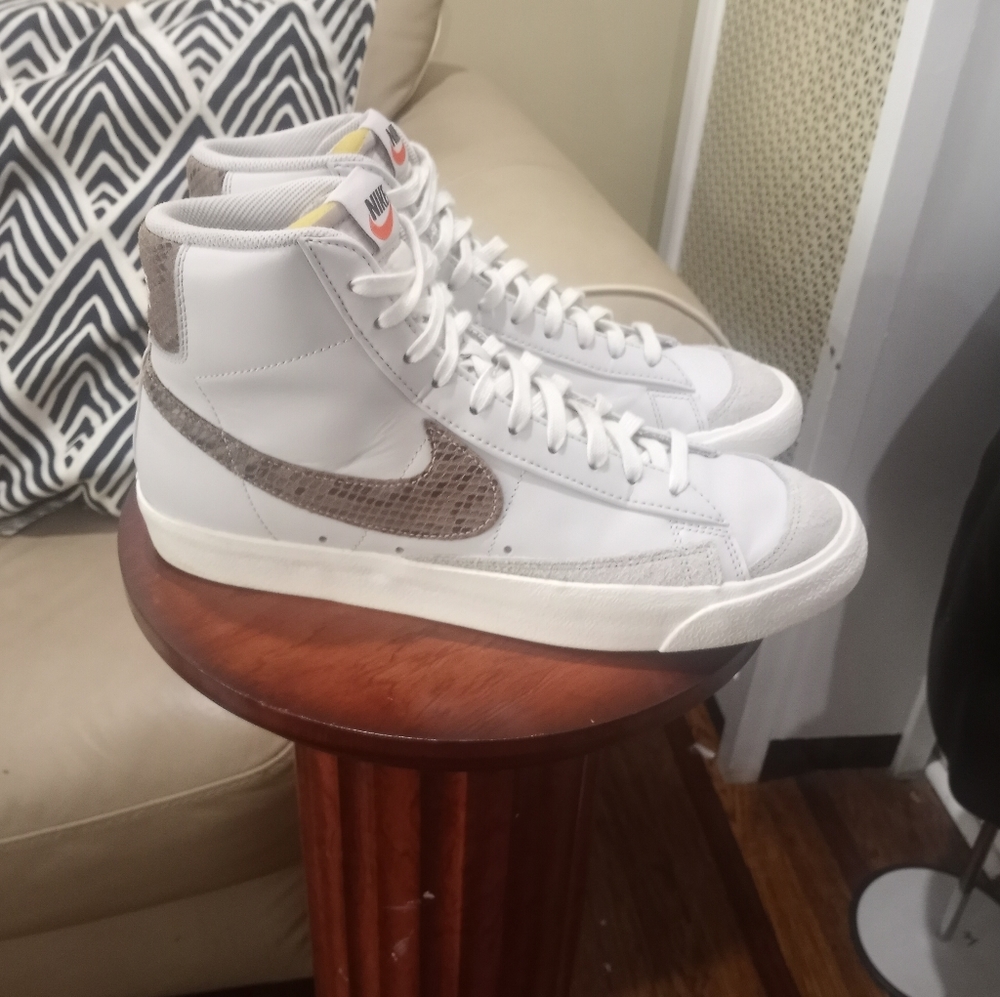 Nike blazers 77
